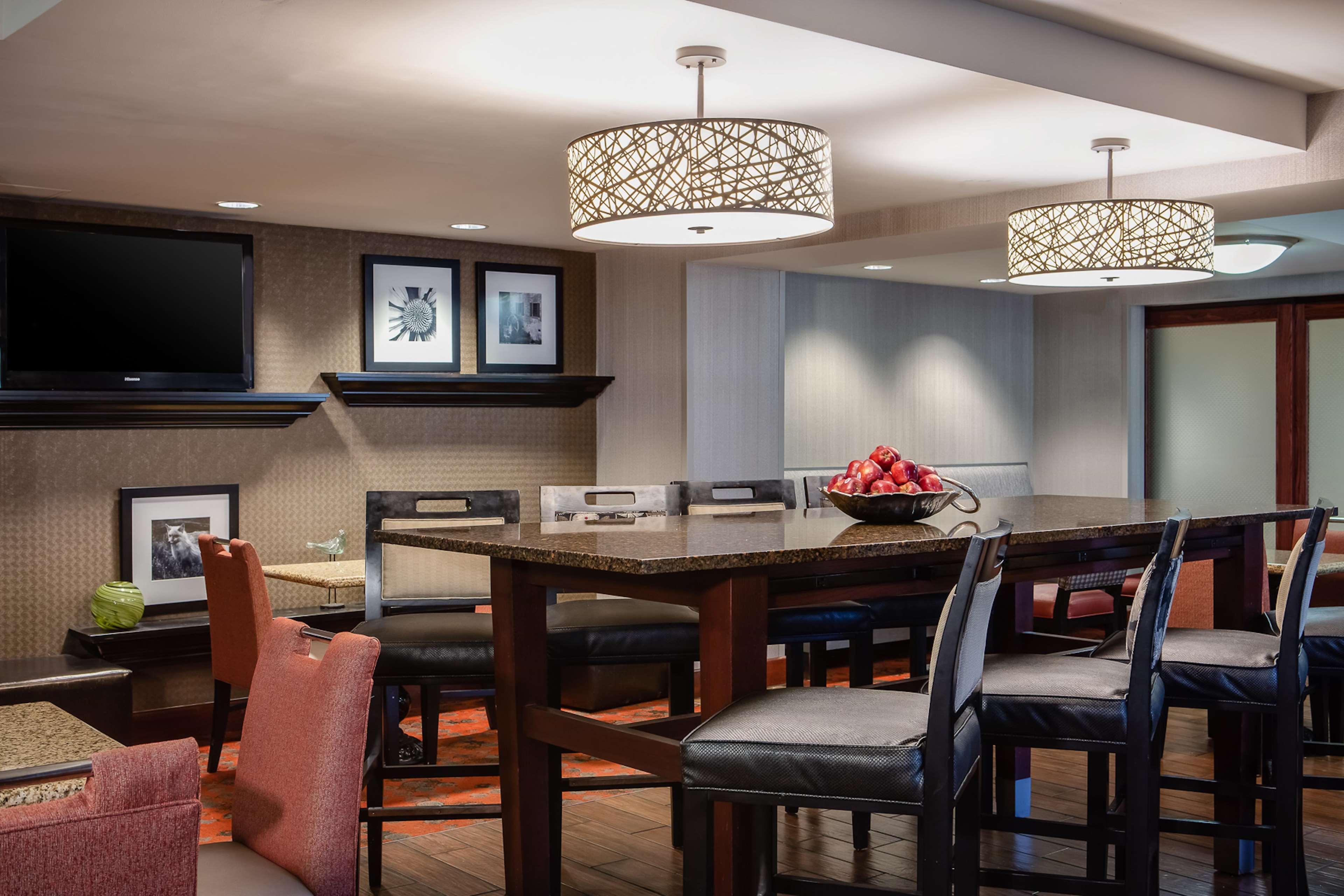 Hampton Inn Dubuque Εξωτερικό φωτογραφία