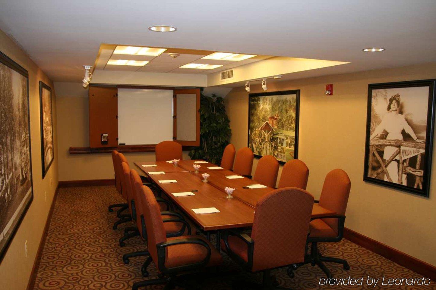 Hampton Inn Dubuque Επιχειρήσεις φωτογραφία